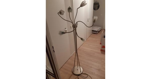 Mooie staande lamp met verschillende lichtjes