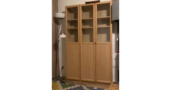 vitrinekastje met 3 deurtjes