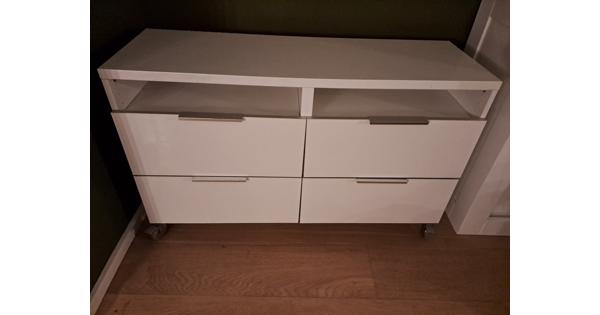 Ikea Besta kastje op wielen 