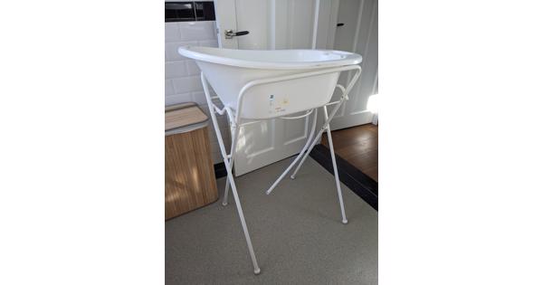 Babybadje op standaard