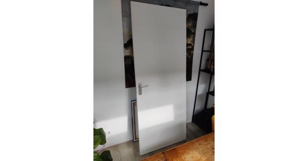 Witte deur, binnendeur rechtsdraaiend 83x211,5cm