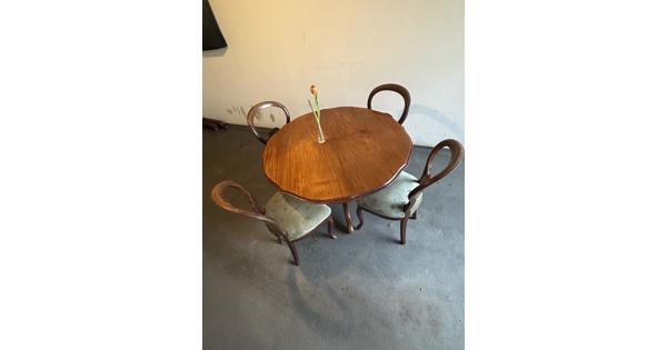 Mahonie houten rond eettafel met 4 stoelen
