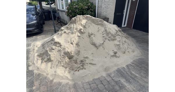 Paar kuub ophoogzand - neem zoveel als nodig