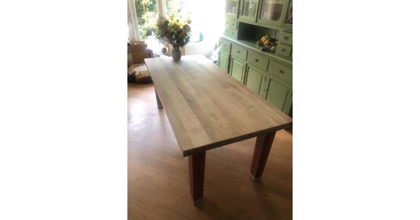 Eikenhouten tafel