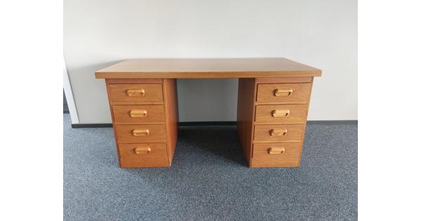 Houten bureau 77 x 152 cm met 8 diepe laden