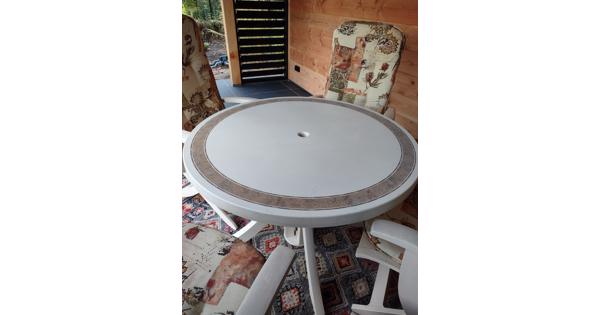 Tuinset tafel, 4 stoelen en 2 voetenbankjes 