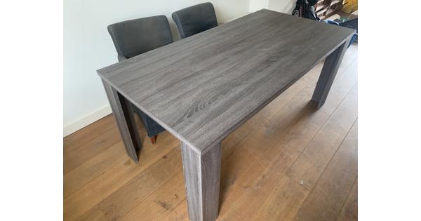 Gratis mooie houten tafel 