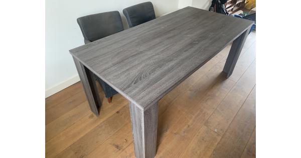 Gratis mooie houten tafel 