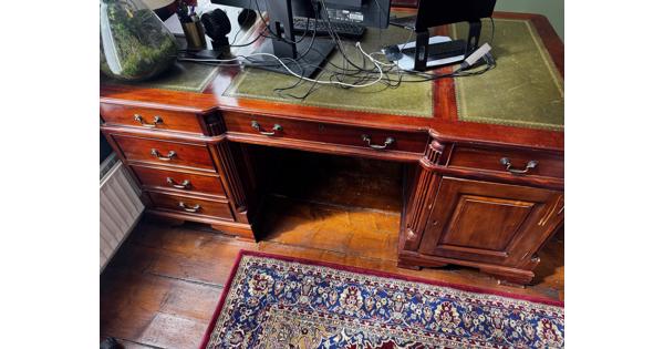 Antiek bureau