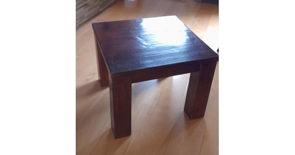 Bijzettafel van massie hout