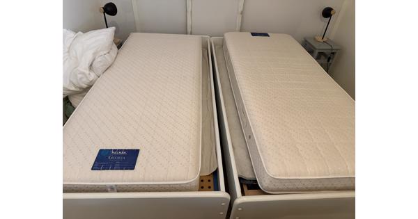 Twee eenpersoonsbedden