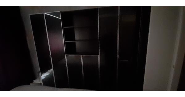 Drie mooie onbeschadigde donkerbruine boekenkasten