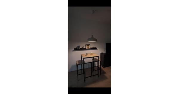 Tafeltje met 2 krukken