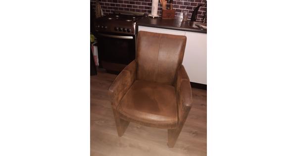 4 x eetkamer stoelen. Zien er nog prima uit.