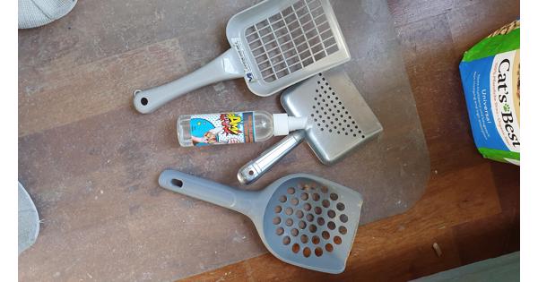 Zelfgemaakte kattenbox incl. kattenbak en schepjes