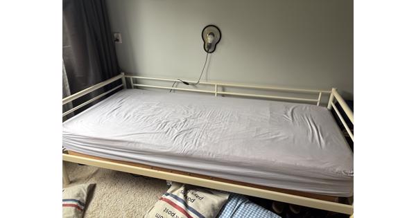 IKEA stalen bed eenpersoons 