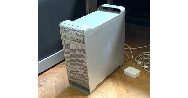 2 Apple Mac Pro Eight