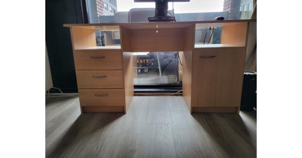 Bureau aangeboden 