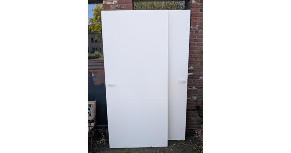 Twee opdekdeuren