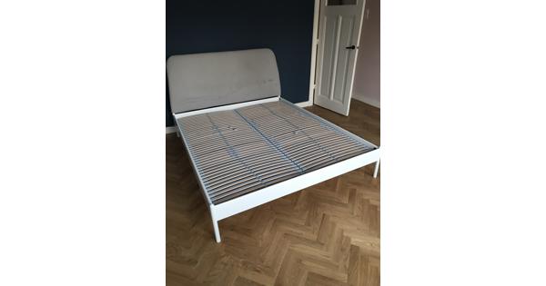 IKEA bed 160x200 inclusief lattenbodem