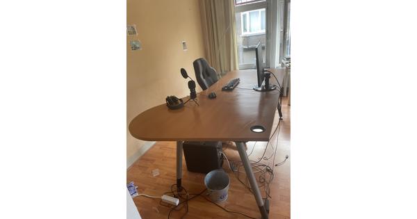 Mooi groot bureau