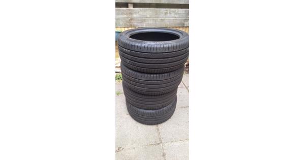 3x Sentury Qirin 225/45ZR17, 1x hankook ventusS1evo2k