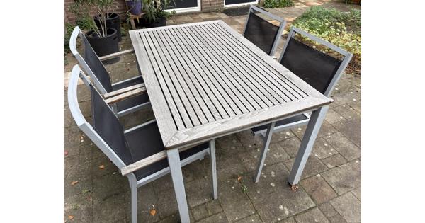 terrastafel met 4 stoelen