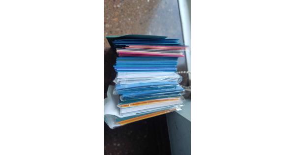 divers gekleurde correspondentie-kaarten en enveloppen circa 50