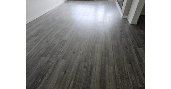 Laminaat houtkleur, ong 40m2