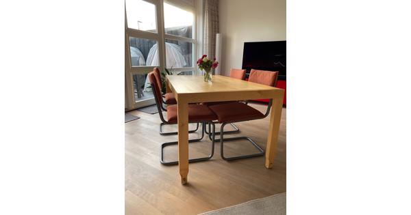 Uitschuifbare tafel met 4 stoelen