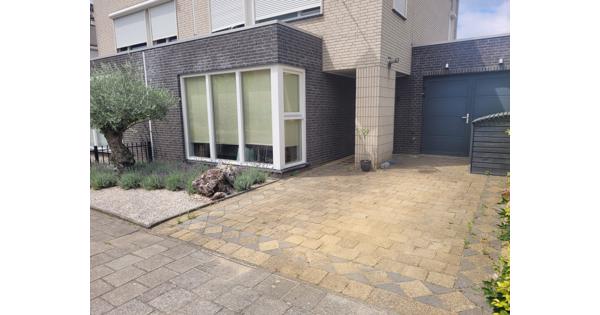 Beton klinkers 22x22x6 cm  + grijze opsluitbanden 