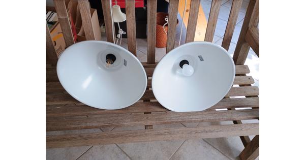 Twee hanglampen