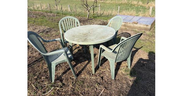 Tuintafel en 4 stoeken