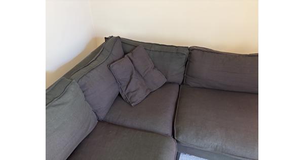 Moet snel weg: Grote Goossens bank met chaise longue