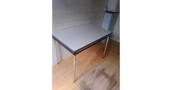 Uittrektafel kunststof met metalen frame