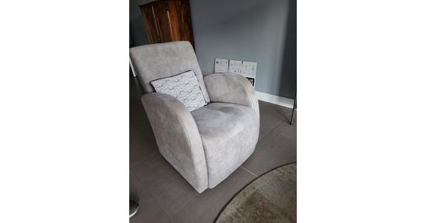 2 stoffen grijze fauteuils 