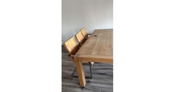 Robuust eiken eetkamertafel