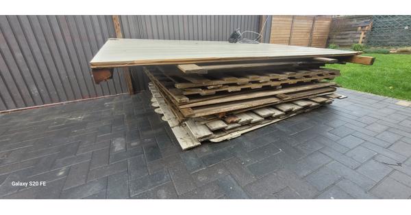 gratis schutting te geef - niet nieuw maar kan met opfrissing nog rondje mee