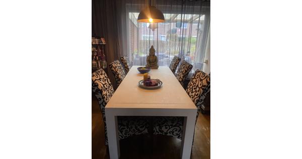 Grote eettafel met 6 stoelen