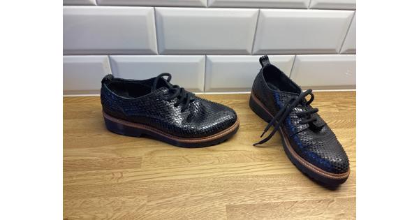 Zwarte lage nette schoen