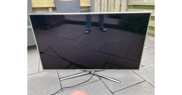 Samsung tv 104cmx60cm