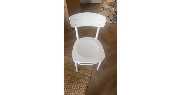 4 stoelen voor aan eettafel