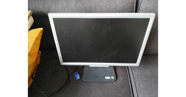 Acer monitor 18 inch