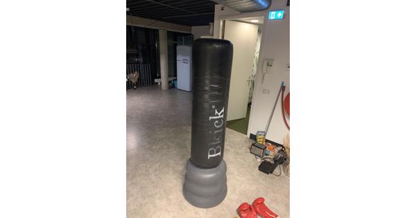 Box zak BKick met stevige poot en 2 paar bokshandschoenen.