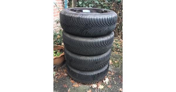 Set van 4 winterbanden met velgen
