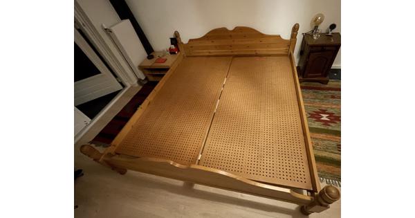 2-persoons houtenbed