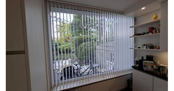 Verticale lamellen kleur wit op rail