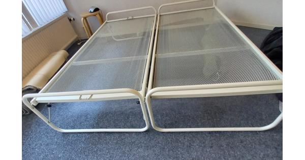 Bed met onderschuifbed