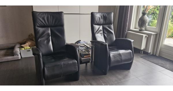 2 zwart leren relaxfauteuils