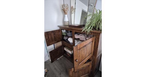 Antieke eikenhouten kast